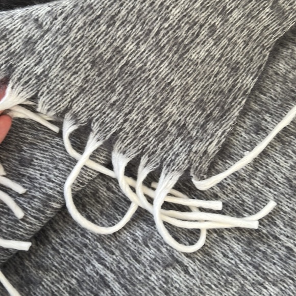 IRO stylish wool grey scarf - Picture 4 of 5